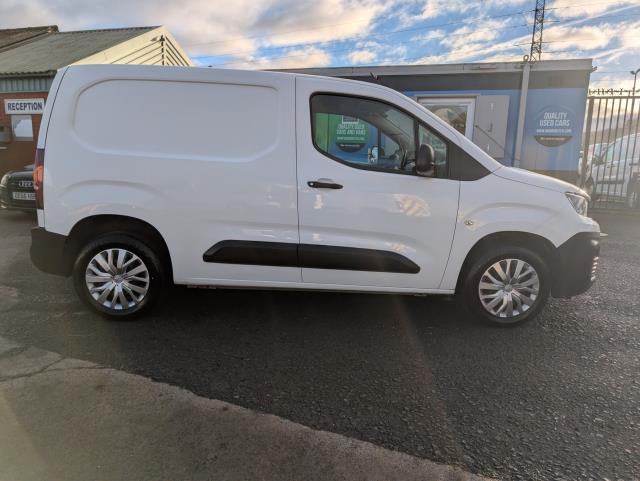 2021 Peugeot Partner 1000 1.5 Bluehdi 100 Professional Van (NV21BHN) Image 14
