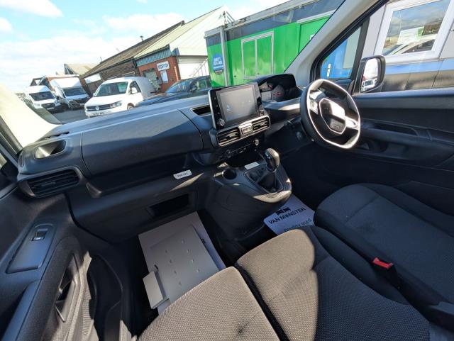 2021 Peugeot Partner 1000 1.5 Bluehdi 100 Professional Van (NV21BHZ) Image 29