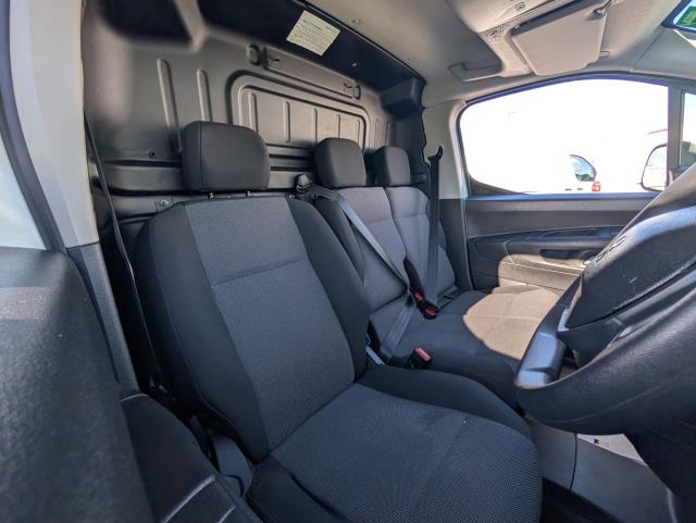 2021 Peugeot Partner 1000 1.5 Bluehdi 100 Professional Van (NV21BHZ) Image 15