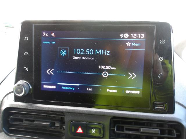 2021 Peugeot Partner 1000 1.5 Bluehdi 100 Professional Van (NV21BYK) Image 29