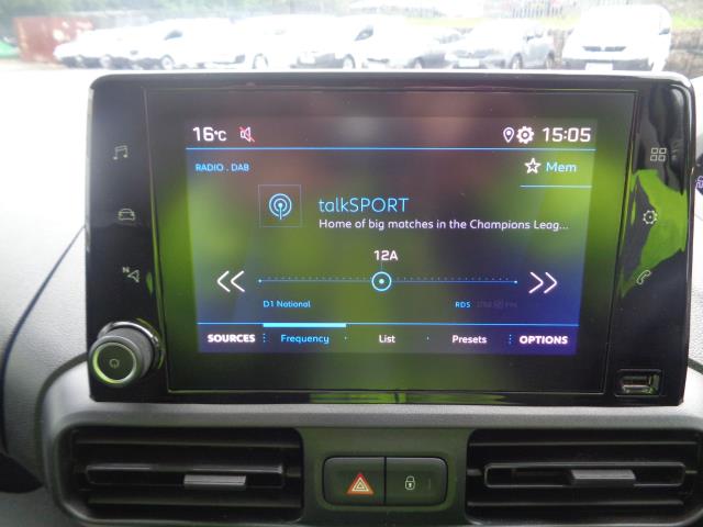 2021 Peugeot Partner 1000 1.5 Bluehdi 100 Professional Van (NV21BYW) Image 21