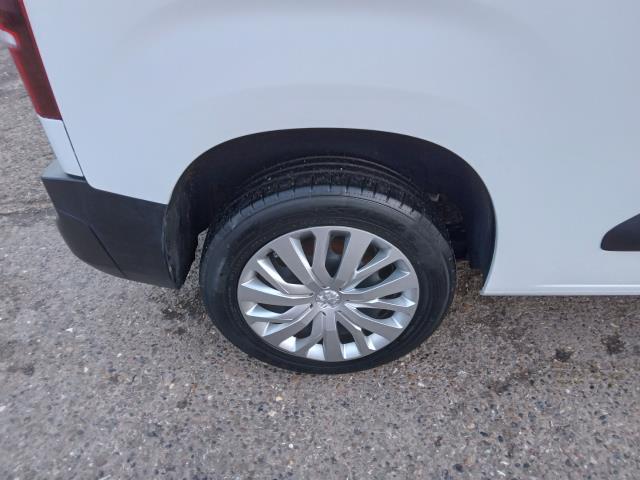 2021 Peugeot Partner 1000 1.5 Bluehdi 100 Professional Van (NV21BZF) Image 32