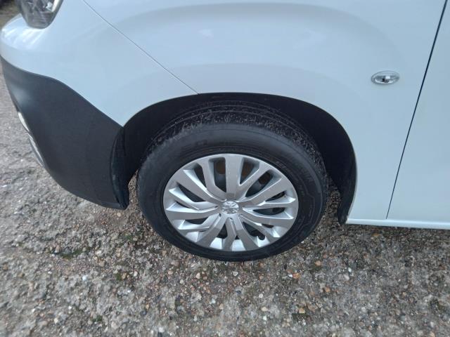 2021 Peugeot Partner 1000 1.5 Bluehdi 100 Professional Van (NV21BZF) Image 31