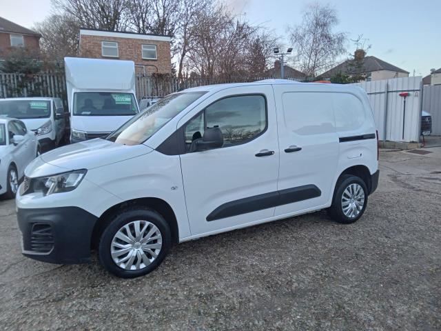 2021 Peugeot Partner 1000 1.5 Bluehdi 100 Professional Van (NV21BZF) Image 6