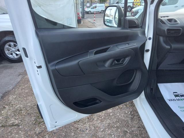 2021 Peugeot Partner 1000 1.5 Bluehdi 100 Professional Van (NV21BZF) Image 19