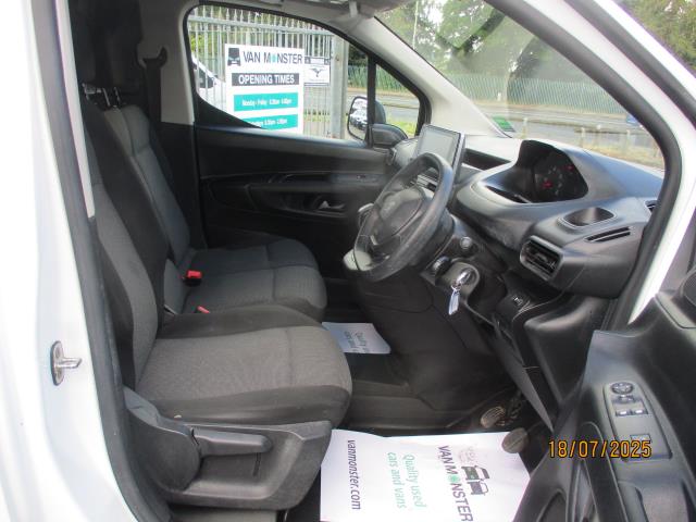 2021 Peugeot Partner STANDARD 1000 1.5 BLUE HDI 100PS PROFESSIONAL (NV21DLU) Image 12