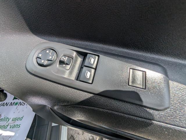 2021 Peugeot Partner 950 1.5 Bluehdi 100 Professional Van (NV21EKN) Image 18