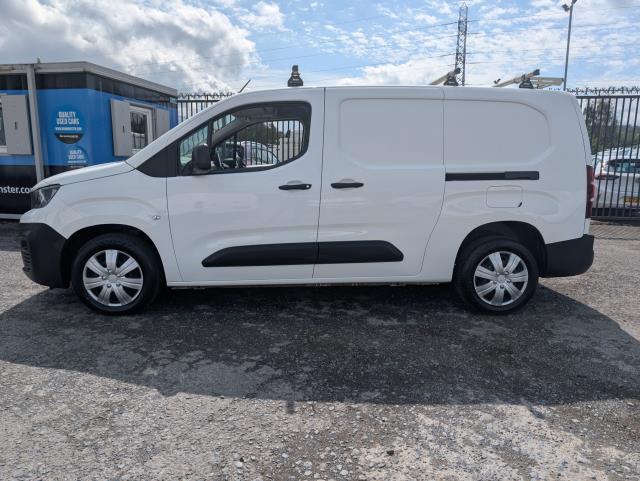 2021 Peugeot Partner 950 1.5 Bluehdi 100 Professional Van (NV21EKN) Image 4