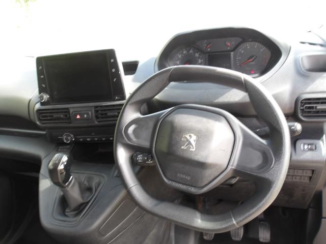 2021 Peugeot Partner 1000 1.5 Bluehdi 100 Professional Van (NV21FCU) Image 17