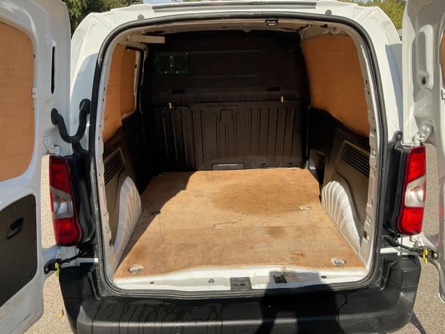 2021 Peugeot Partner 1000 1.5 Bluehdi 100 Professional Van (NV21FLJ) Image 13