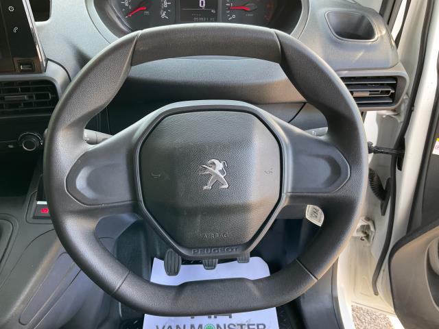 2021 Peugeot Partner 1000 1.5 Bluehdi 100 Professional Van (NV21FLJ) Image 17