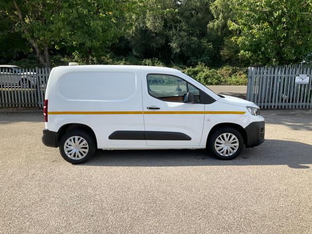 2021 Peugeot Partner 1000 1.5 Bluehdi 100 Professional Van (NV21FLJ) Image 15