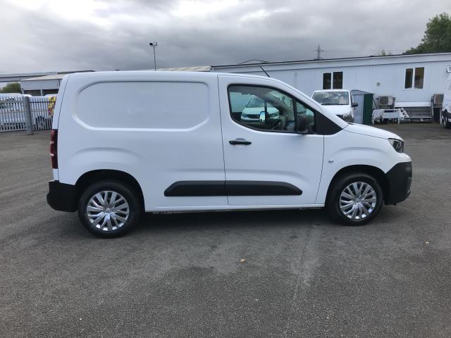 2021 Peugeot Partner 1000 1.5 Bluehdi 100 Professional Van (NV21FMF) Image 13