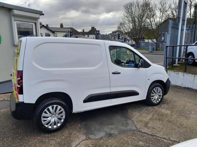 2021 Peugeot Partner 1000 1.5 Bluehdi 100 Professional Van (NV21FUF) Image 7