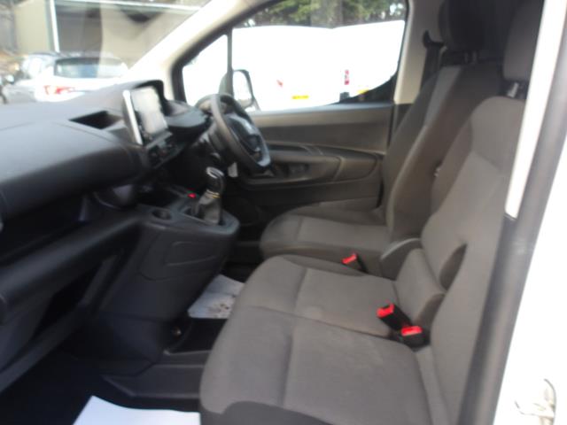 2021 Peugeot Partner 1000 1.5 Bluehdi 100 Professional Van *Limited 70mph* (NV21HDD) Image 16