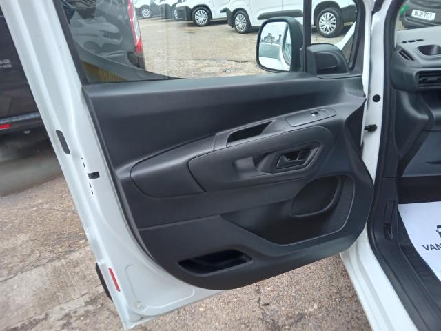 2021 Peugeot Partner 1000 1.5 Bluehdi 100 Professional Van (NV21HFF) Image 16