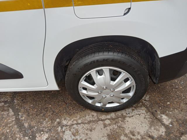2021 Peugeot Partner 1000 1.5 Bluehdi 100 Professional Van (NV21HFF) Image 12