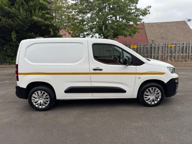 2021 Peugeot Partner 1000 1.5 Bluehdi 100 Professional Van (NV21HFG) Image 10