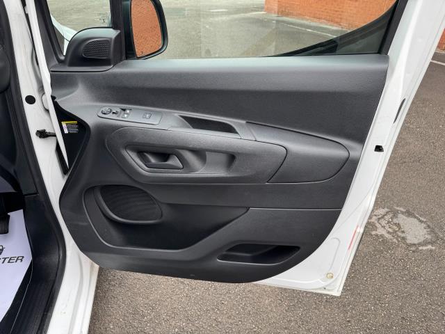 2021 Peugeot Partner 1000 1.5 Bluehdi 100 Professional Van (NV21HFG) Image 18