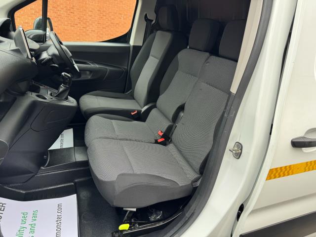 2021 Peugeot Partner 1000 1.5 Bluehdi 100 Professional Van (NV21HFG) Image 31
