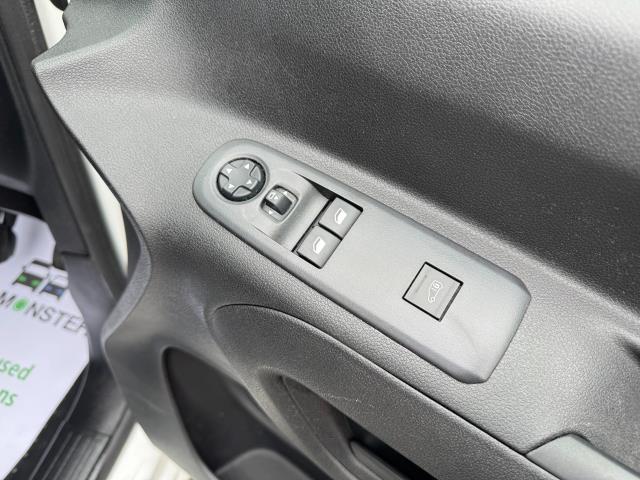 2021 Peugeot Partner 1000 1.5 Bluehdi 100 Professional Van (NV21HFG) Image 19