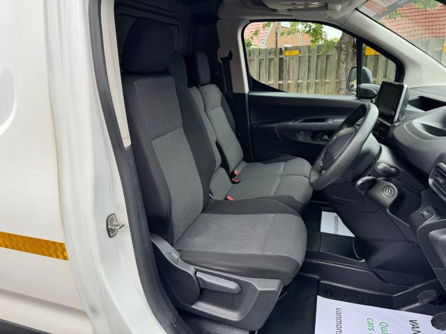 2021 Peugeot Partner 1000 1.5 Bluehdi 100 Professional Van (NV21HFG) Image 16