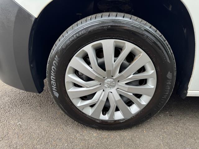 2021 Peugeot Partner 1000 1.5 Bluehdi 100 Professional Van (NV21HFG) Image 54