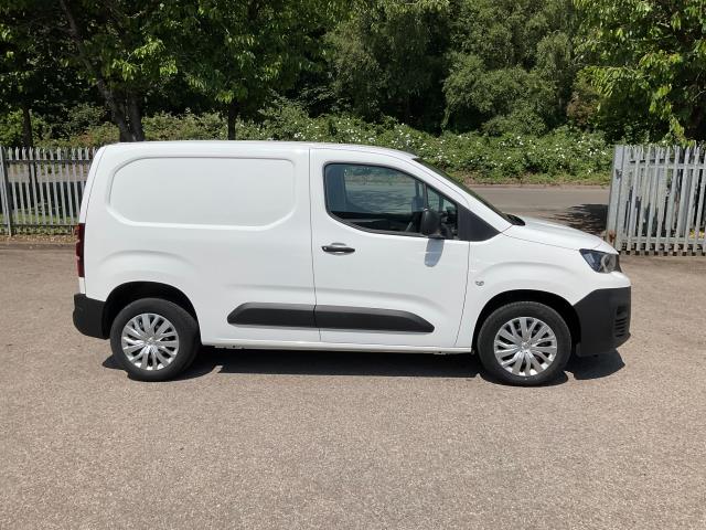 2021 Peugeot Partner 1000 1.5 Bluehdi 100 Professional Van (NV21HFH) Image 16