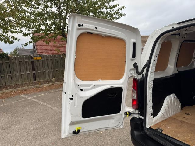 2021 Peugeot Partner 1000 1.5 Bluehdi 100 Professional Van (NV21HFM) Image 49