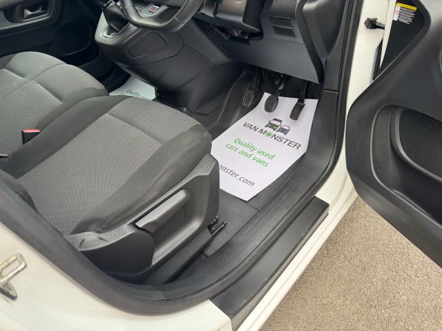 2021 Peugeot Partner 1000 1.5 Bluehdi 100 Professional Van (NV21HFM) Image 17