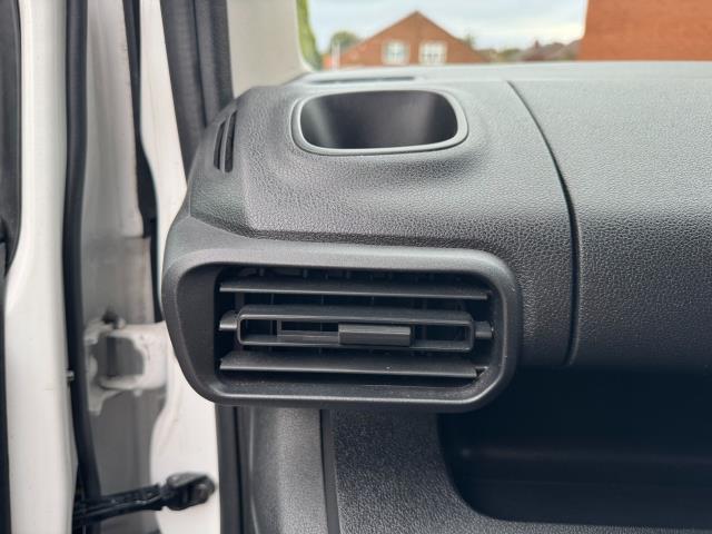 2021 Peugeot Partner 1000 1.5 Bluehdi 100 Professional Van (NV21HFM) Image 37