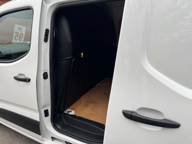 2021 Peugeot Partner 1000 1.5 Bluehdi 100 Professional Van (NV21HFM) Image 40