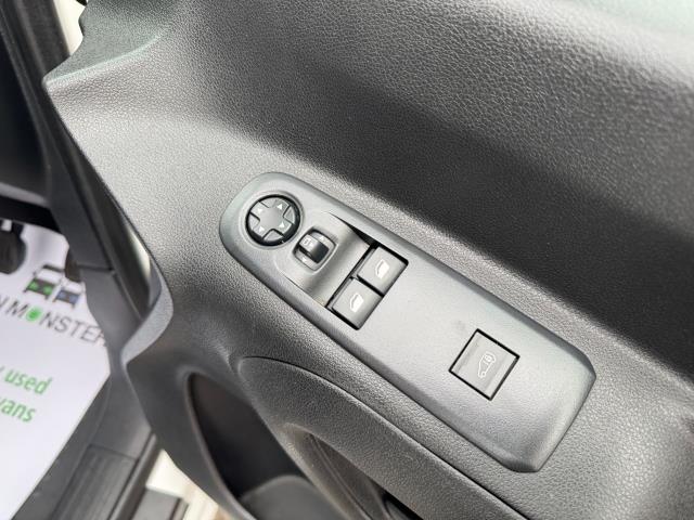 2021 Peugeot Partner 1000 1.5 Bluehdi 100 Professional Van (NV21HFM) Image 19