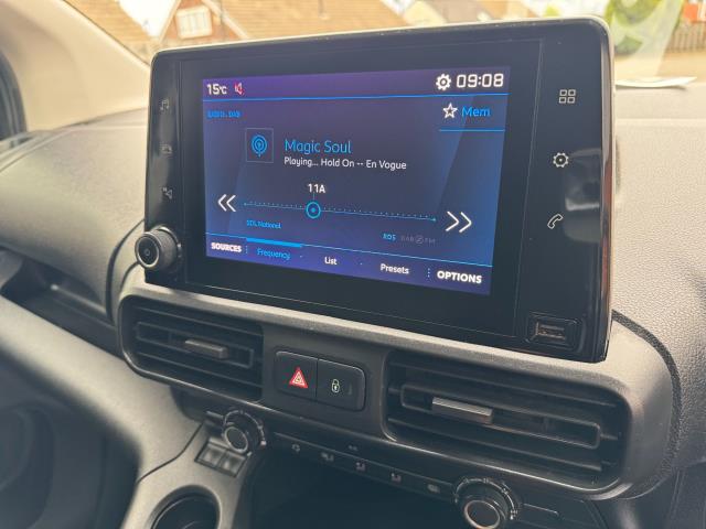 2021 Peugeot Partner 1000 1.5 Bluehdi 100 Professional Van (NV21HFM) Image 23