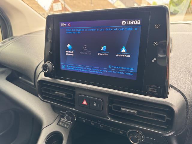 2021 Peugeot Partner 1000 1.5 Bluehdi 100 Professional Van (NV21HFM) Image 24