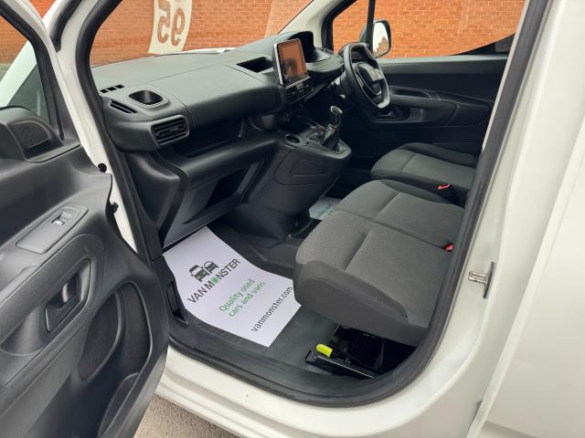 2021 Peugeot Partner 1000 1.5 Bluehdi 100 Professional Van (NV21HFM) Image 28
