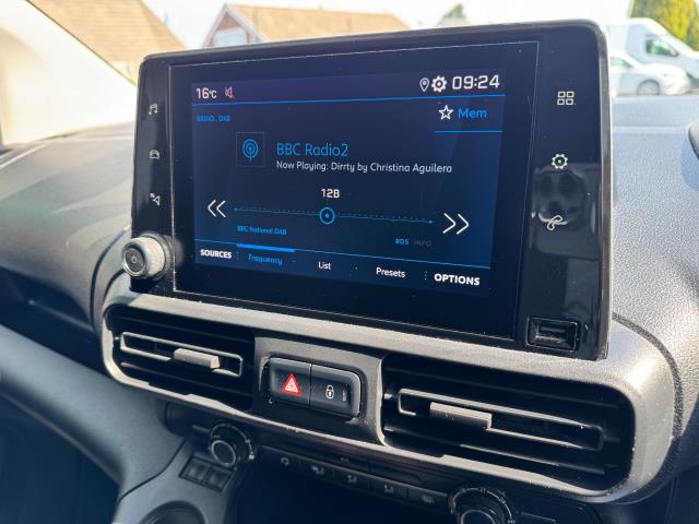 2021 Peugeot Partner 850 1.5 Bluehdi 100 Professional Crew Van (NV21HXB) Image 23