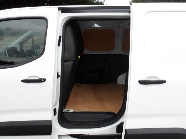 2021 Peugeot Partner 1000 1.5 Bluehdi 100 Professional Van (NV21KGZ) Image 15