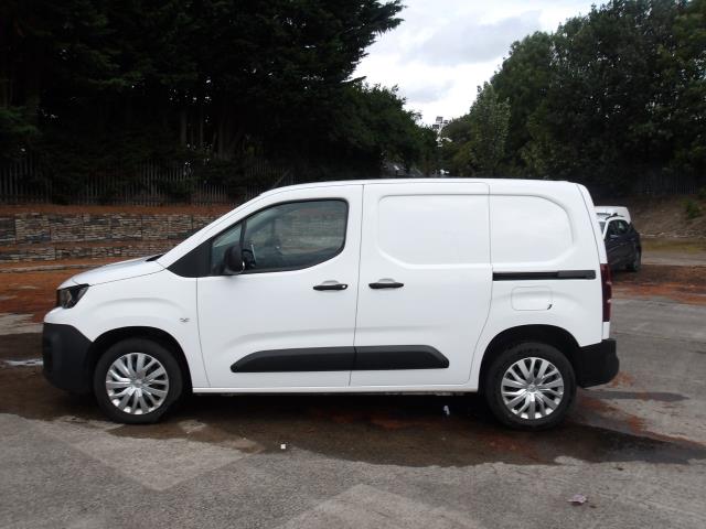 2021 Peugeot Partner 1000 1.5 Bluehdi 100 Professional Van (NV21KGZ) Image 4