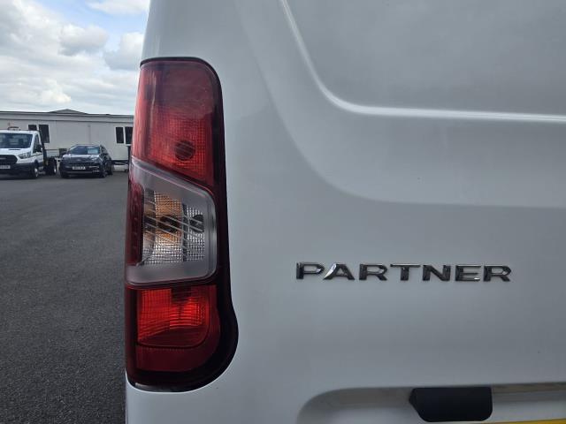 2021 Peugeot Partner 1000 1.5 Bluehdi 100 Professional Van (NV21KHF) Image 15