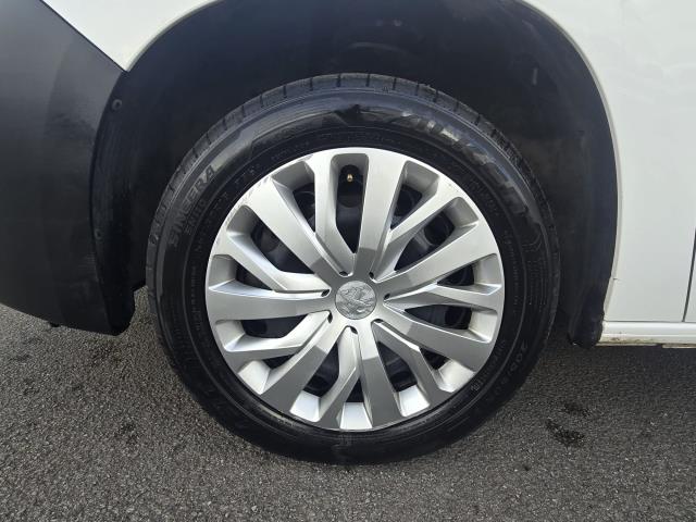 2021 Peugeot Partner 1000 1.5 Bluehdi 100 Professional Van (NV21KHF) Image 18