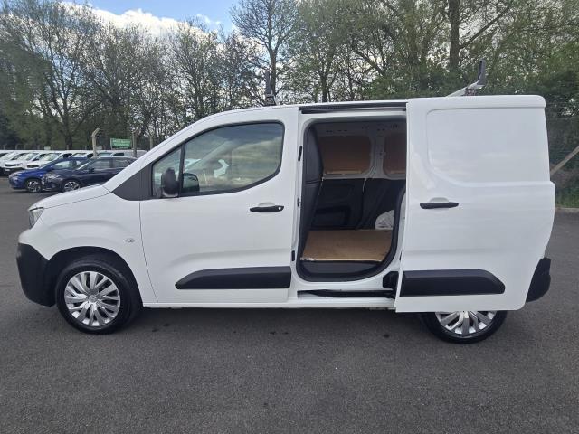 2021 Peugeot Partner 1000 1.5 Bluehdi 100 Professional Van (NV21KHF) Image 8