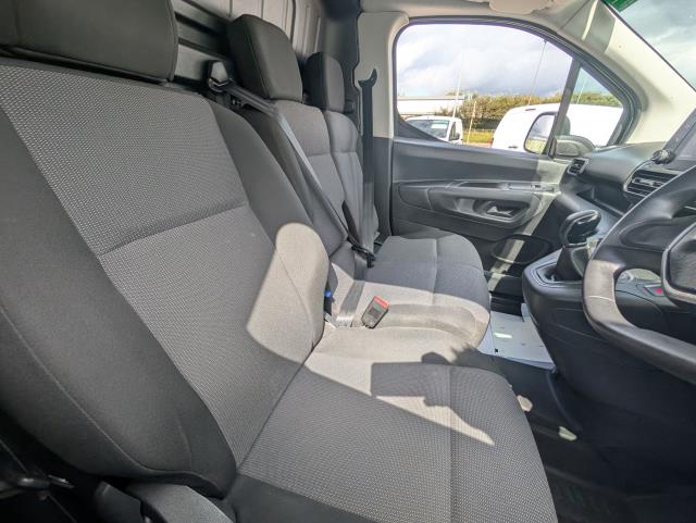2021 Peugeot Partner 1000 1.5 Bluehdi 100 Professional Van (NV21KHJ) Image 15