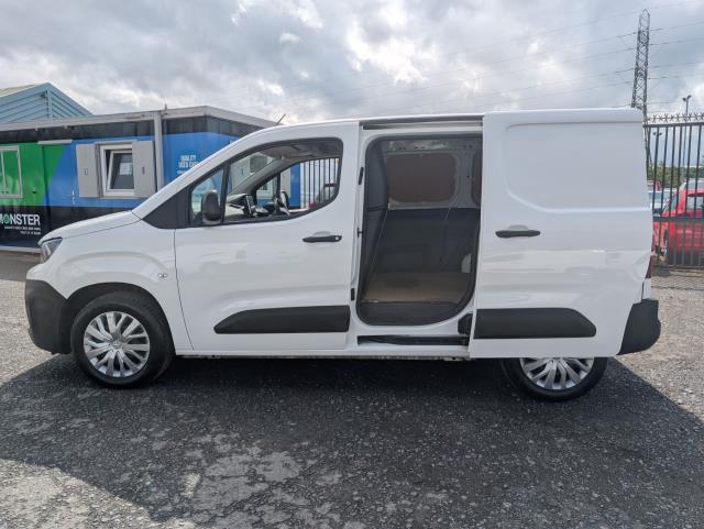 2021 Peugeot Partner 1000 1.5 Bluehdi 100 Professional Van (NV21KHJ) Image 6