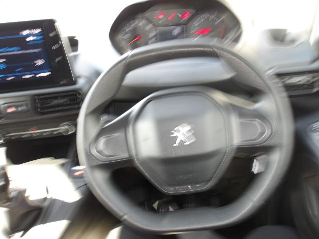 2021 Peugeot Partner 1000 1.5 Bluehdi 100 Professional Van (NV21KHK) Image 28