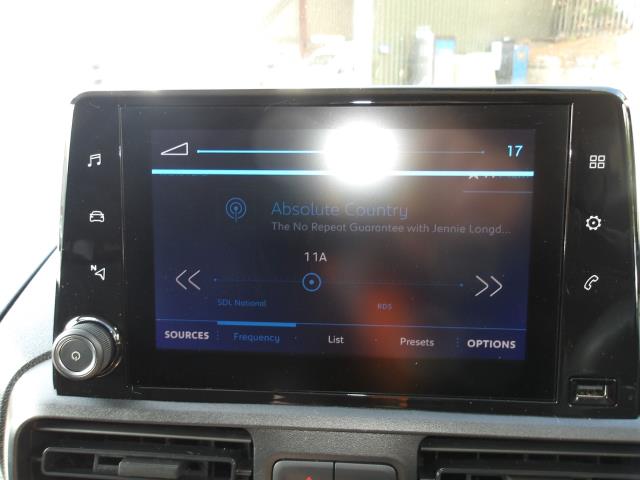 2021 Peugeot Partner 1000 1.5 Bluehdi 100 Professional Van (NV21KHK) Image 22