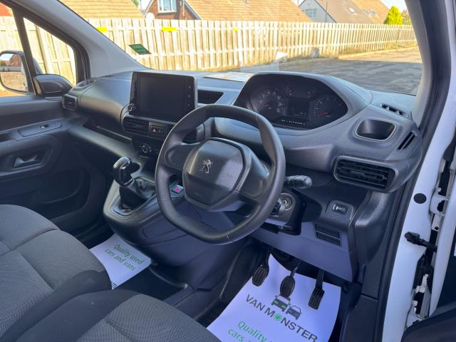 2021 Peugeot Partner 1000 1.5 Bluehdi 100 Professional Van (NV21KHL) Image 14