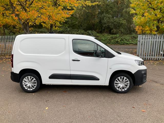 2021 Peugeot Partner 1000 1.5 Bluehdi 100 Professional Van (NV21KJZ) Image 15