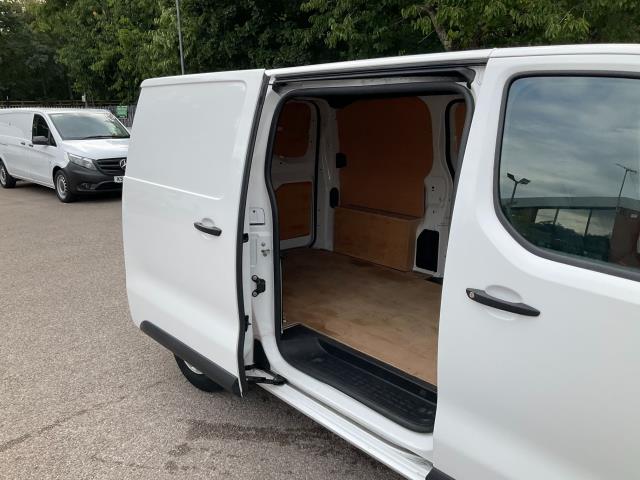 2021 Peugeot Expert 1000 1.5 Bluehdi 100 Professional Van (NV21KYE) Image 16