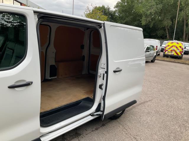 2021 Peugeot Expert 1000 1.5 Bluehdi 100 Professional Van (NV21KYE) Image 8